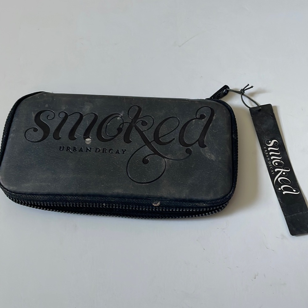 Retired/limited edition urban decay smoked eye shadow pallet